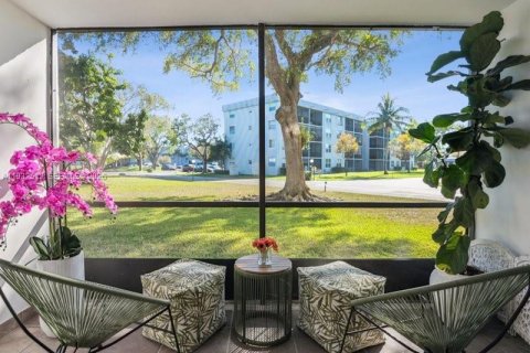 Condo in Oakland Park, Florida, 2 bedrooms  № 2003628 - photo 4