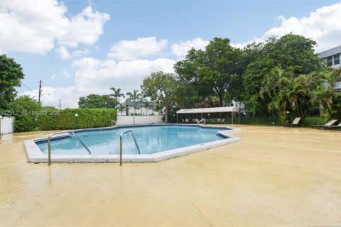 Condo in Oakland Park, Florida, 2 bedrooms  № 2003628 - photo 21