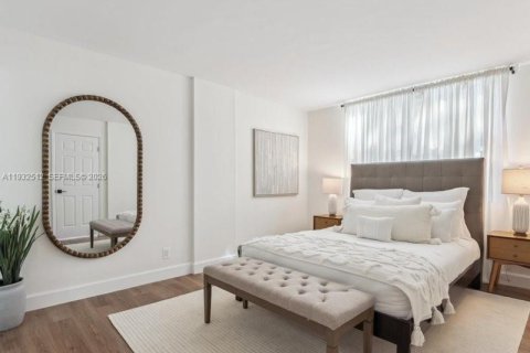 Condo in Oakland Park, Florida, 2 bedrooms  № 2003628 - photo 10