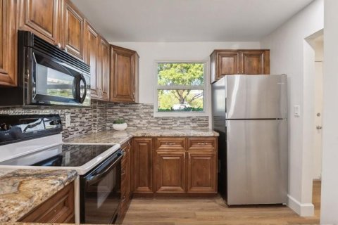 Condo in Oakland Park, Florida, 2 bedrooms  № 2003628 - photo 8