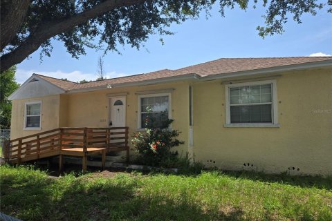 House in Saint Petersburg, Florida 4 bedrooms, 139.35 sq.m. № 2234747 - photo 2