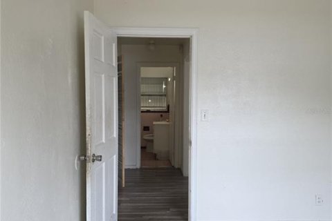 House in Saint Petersburg, Florida 4 bedrooms, 139.35 sq.m. № 2234747 - photo 9