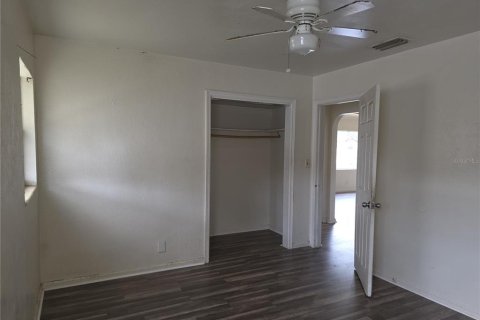 House in Saint Petersburg, Florida 4 bedrooms, 139.35 sq.m. № 2234747 - photo 6