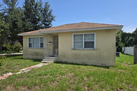 House in Saint Petersburg, Florida 4 bedrooms, 139.35 sq.m. № 2234747 - photo 3