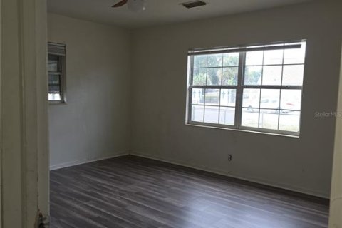 House in Saint Petersburg, Florida 4 bedrooms, 139.35 sq.m. № 2234747 - photo 14