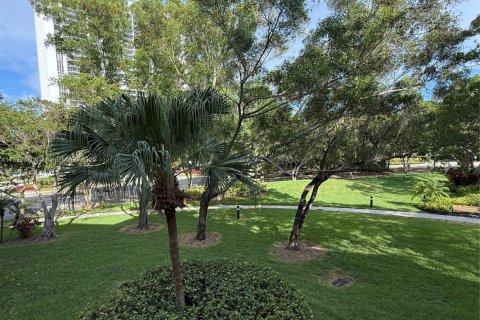 Condo in Aventura, Florida, 2 bedrooms  № 1936311 - photo 18
