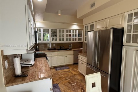 Condo in Aventura, Florida, 2 bedrooms  № 1936311 - photo 10