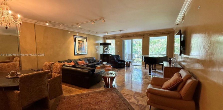 Condo in Aventura, Florida, 2 bedrooms № 1936311
