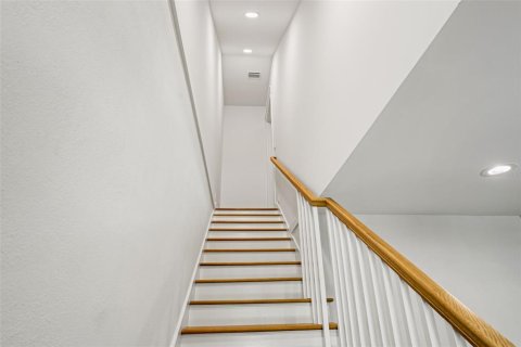Casa en venta en Tampa, Florida, 4 dormitorios, 334.36 m2 № 1744814 - foto 8