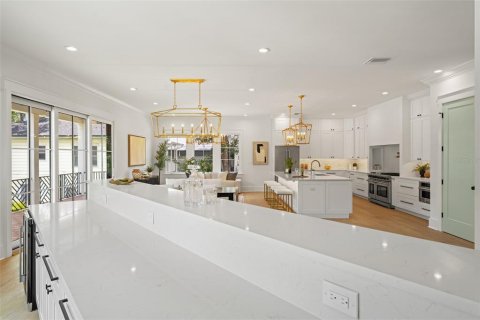Casa en venta en Tampa, Florida, 4 dormitorios, 334.36 m2 № 1744814 - foto 13