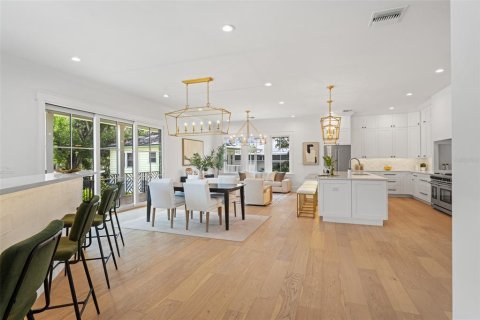Casa en venta en Tampa, Florida, 4 dormitorios, 334.36 m2 № 1744814 - foto 10