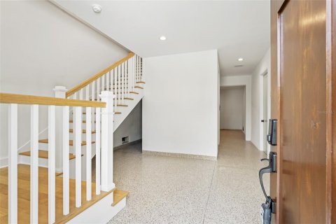 Casa en venta en Tampa, Florida, 4 dormitorios, 334.36 m2 № 1744814 - foto 4