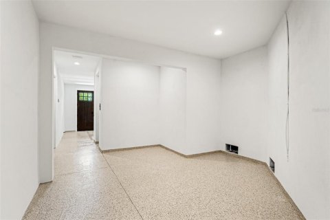 Casa en venta en Tampa, Florida, 4 dormitorios, 334.36 m2 № 1744814 - foto 7