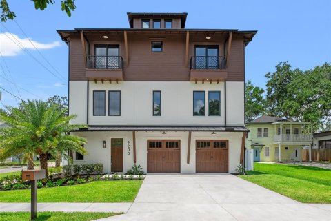 Casa en venta en Tampa, Florida, 4 dormitorios, 334.36 m2 № 1744814 - foto 1
