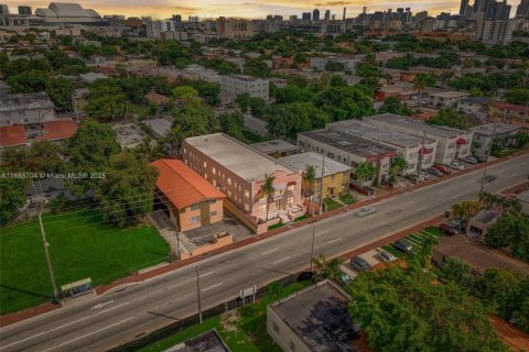 Propiedad comercial en venta en Miami, Florida № 1941220 - foto 1