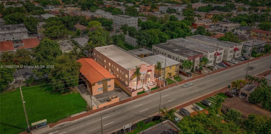 Propiedad comercial en Miami, Florida № 1941220