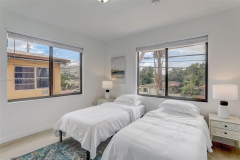 Propiedad comercial en venta en Miami, Florida № 1941220 - foto 17