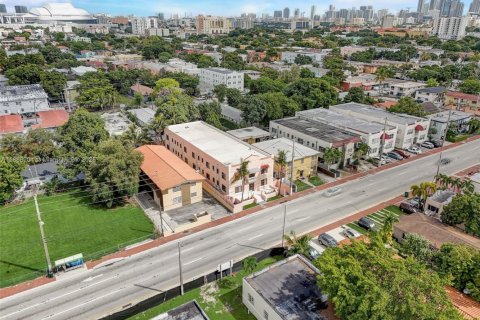 Propiedad comercial en venta en Miami, Florida № 1941220 - foto 7
