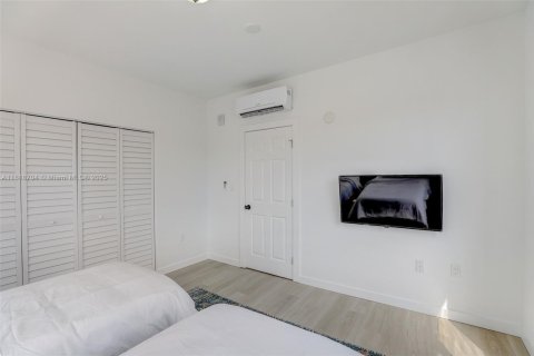 Propiedad comercial en venta en Miami, Florida № 1941220 - foto 19