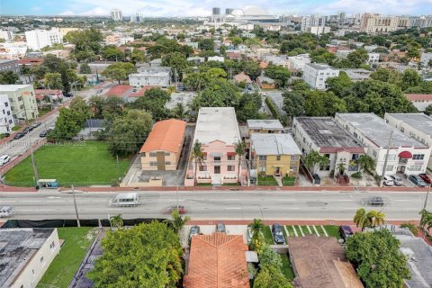 Propiedad comercial en venta en Miami, Florida № 1941220 - foto 5