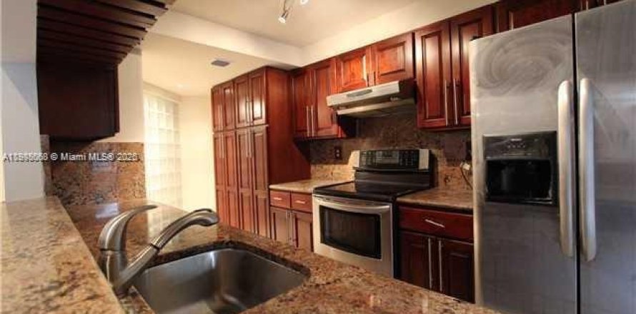 Condo à Aventura, Floride, 2 chambres  № 1967753