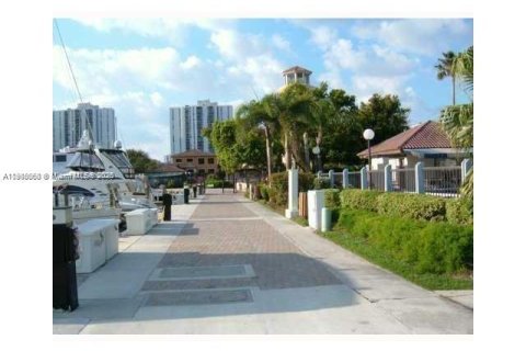 Copropriété à louer à Aventura, Floride: 2 chambres, 116.59 m2 № 1967753 - photo 11