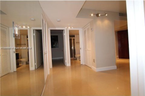 Copropriété à louer à Aventura, Floride: 2 chambres, 116.59 m2 № 1967753 - photo 9