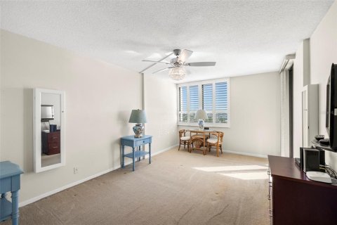 Condo in Saint Pete Beach, Florida, 2 bedrooms  № 1733695 - photo 5