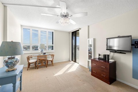Condo in Saint Pete Beach, Florida, 2 bedrooms  № 1733695 - photo 19