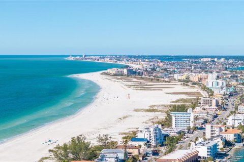 Condo in Saint Pete Beach, Florida, 2 bedrooms  № 1733695 - photo 28