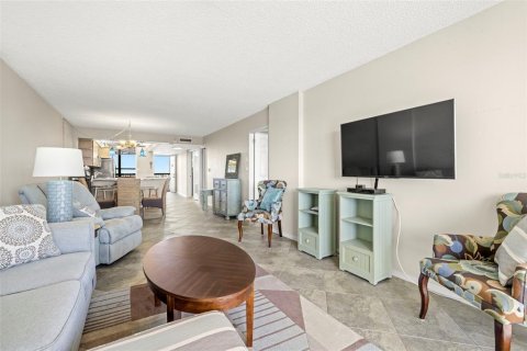 Condo in Saint Pete Beach, Florida, 2 bedrooms  № 1733695 - photo 18