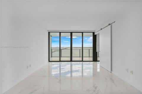 Купить кондоминиум в Майами, Флорида 2 спальни, 101.08м2, № 1965112 - фото 13