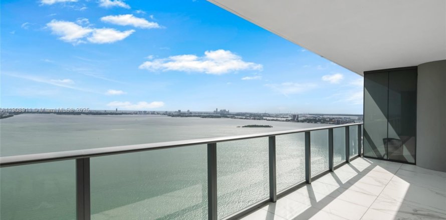 Кондоминиум с 2 спальнями в Майами, Флорида № 1965112