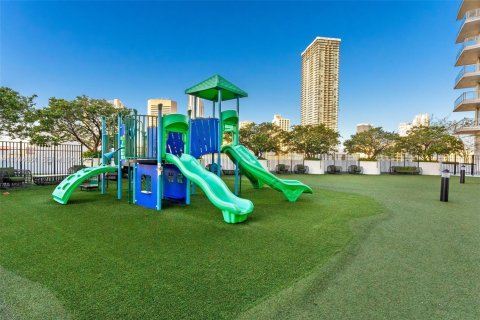 Condo in Miami, Florida, 1 bedroom  № 2053041 - photo 29