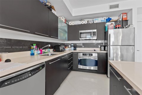 Condo in Miami, Florida, 1 bedroom  № 2053041 - photo 6