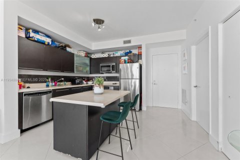 Condo in Miami, Florida, 1 bedroom  № 2053041 - photo 5