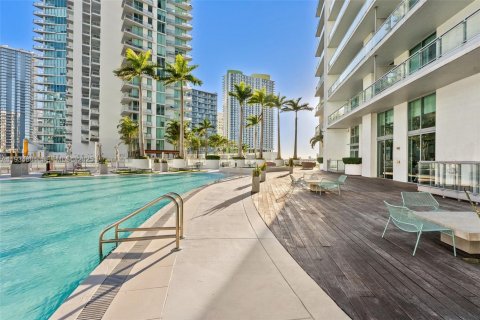 Condo in Miami, Florida, 1 bedroom  № 2053041 - photo 15