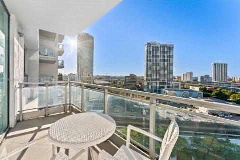 Condo in Miami, Florida, 1 bedroom  № 2053041 - photo 12