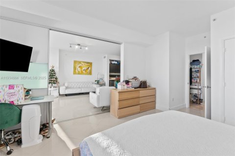 Condo in Miami, Florida, 1 bedroom  № 2053041 - photo 9
