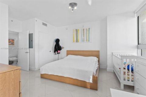 Condo in Miami, Florida, 1 bedroom  № 2053041 - photo 7