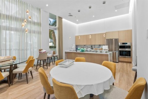 Condo in Miami, Florida, 1 bedroom  № 2053041 - photo 26