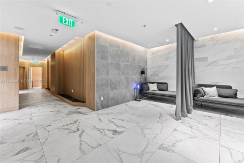 Condo in Miami, Florida, 1 bedroom  № 2053041 - photo 28