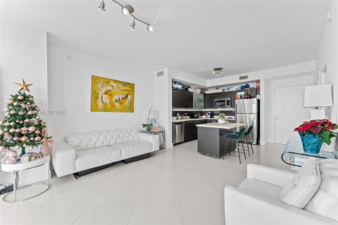 Condo in Miami, Florida, 1 bedroom  № 2053041 - photo 4