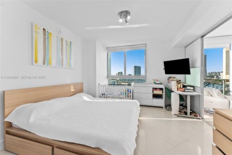 Condo in Miami, Florida, 1 bedroom  № 2053041 - photo 8