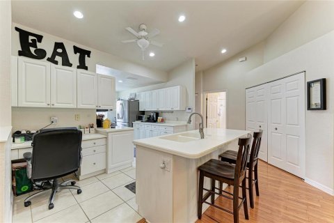 Condo in Bradenton, Florida, 2 bedrooms № 2266494 - photo 17