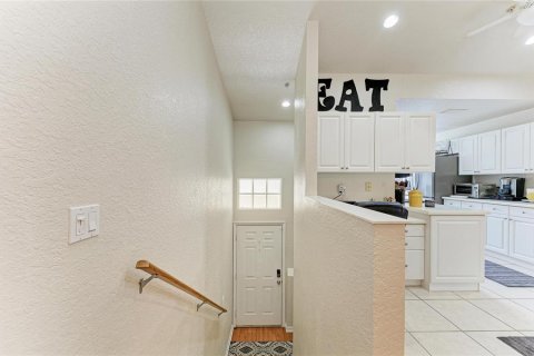 Condo in Bradenton, Florida, 2 bedrooms № 2266494 - photo 12