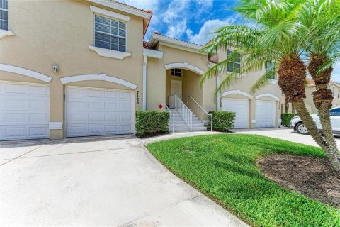 Condo in Bradenton, Florida, 2 bedrooms № 2266494 - photo 9