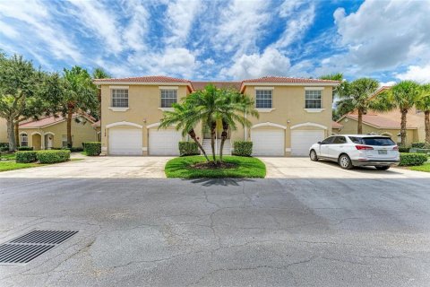 Condo in Bradenton, Florida, 2 bedrooms № 2266494 - photo 8