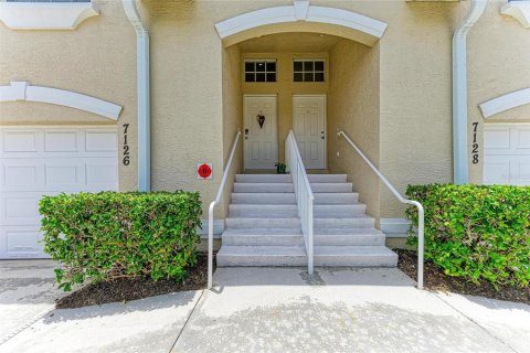 Condo in Bradenton, Florida, 2 bedrooms № 2266494 - photo 10