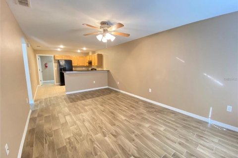 Appartement à louer à Zephyrhills, Floride: 2 chambres, 75.62 m2 № 2116200 - photo 2